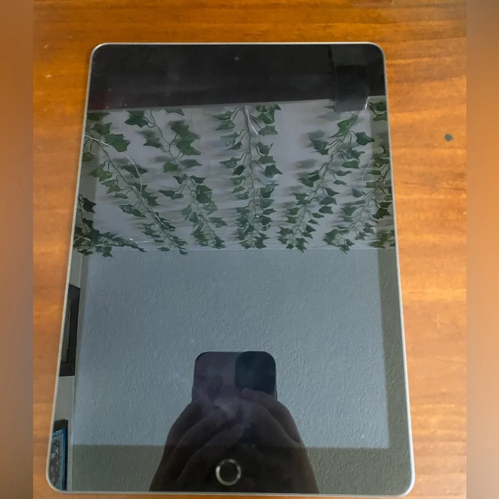 2017 Apple iPad (9.7-inch, Wi-Fi, 32GB) - Space Gray